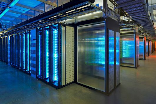 Для предварительного тестирования всей программной инфраструктуры компании под нагрузкой в Facebook арендовали гигантский кластер серверов