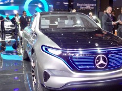 Mercedes продемонстрировала концепт-кар EQ